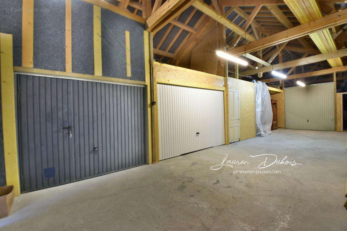 SERRES - Charmante maison de ville de 122 m² avec jardin, garages et dépendances - photo 16