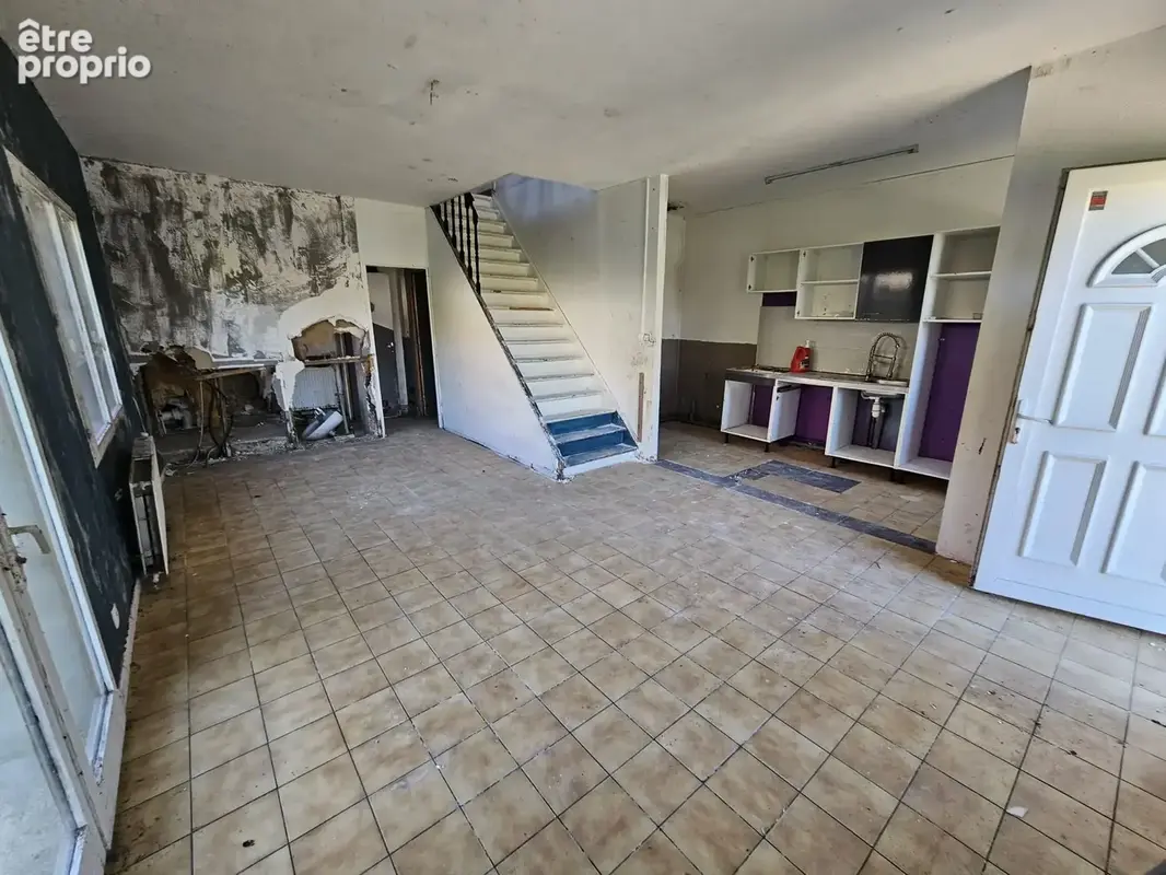Immeuble de rapport, 5 lots : 4 logements et 1 commerce, dont 2 déjà loués, rendement 14,5% travaux compris - photo 14