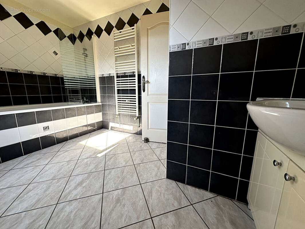 Maison à VILLENEUVE-LA-GUYARD