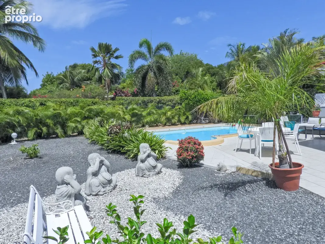 Saint François - Villa avec piscine et garage - photo 17