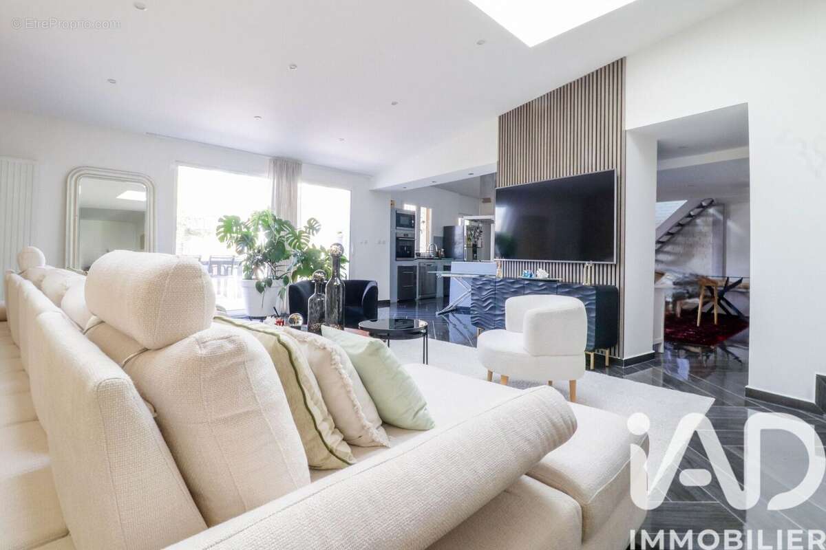 Maison 225 m² à Saulx-Les-Chartreux  - photo 8
