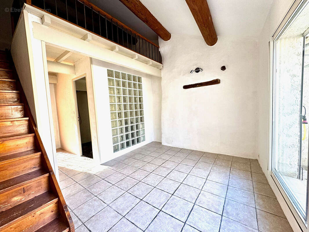 Maison à SAINT-LAURENT-DES-ARBRES