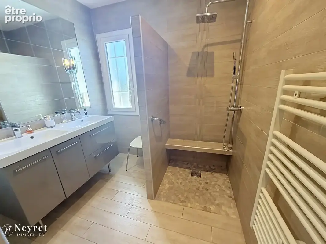 Maison de plain-pied 86 m2   Mornant, secteur La Condamine   2 chambres, garage et extérieur aménagé - photo 5