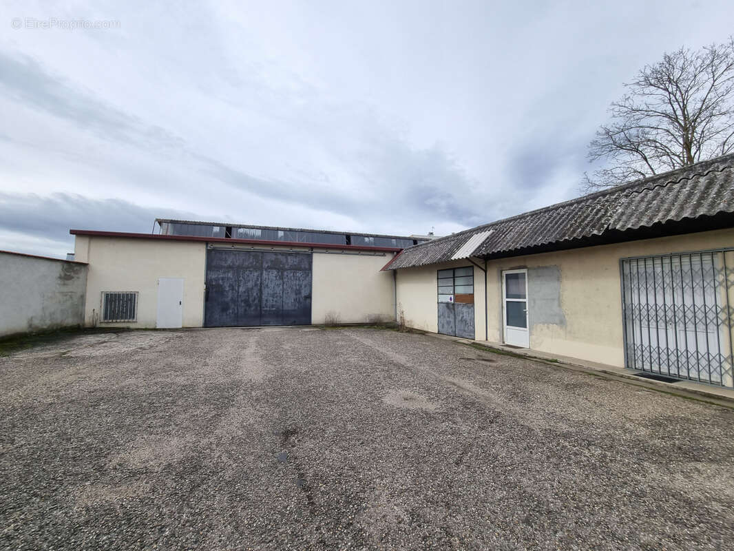 Parking à SAINT-RAMBERT-D'ALBON