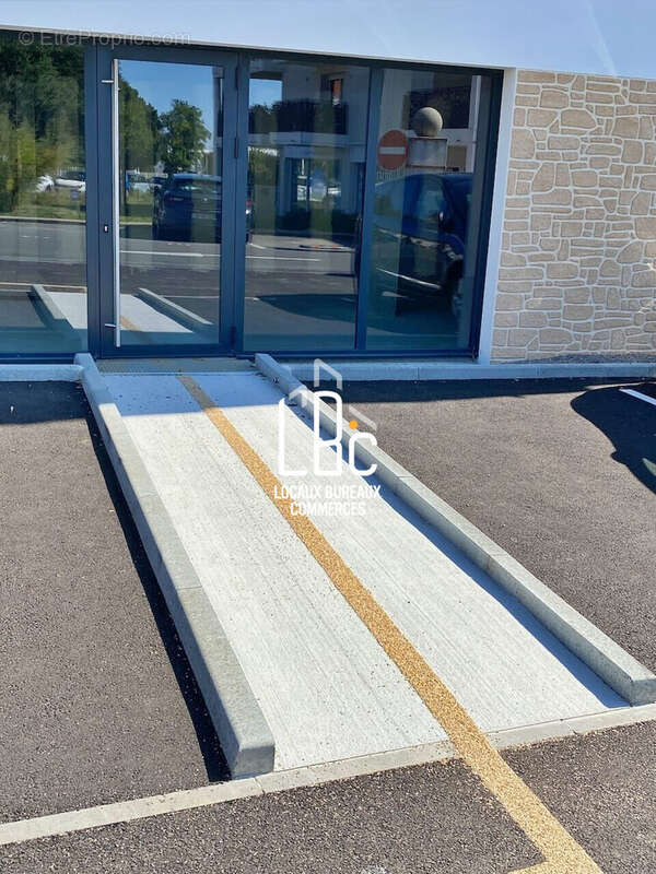 Commerce à LES SABLES-D&#039;OLONNE