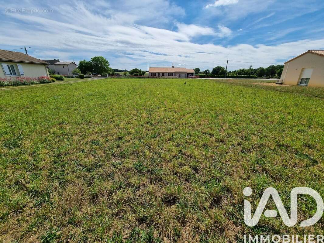 Photo 4 - Terrain à THENEZAY