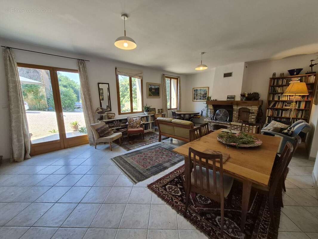 À vendre dans le Gers, proche de Castelnau-Magnoac: Maison gasconne dotée d'une cuisine d'été spacieuse, balcon-terrasse, grange - photo 8
