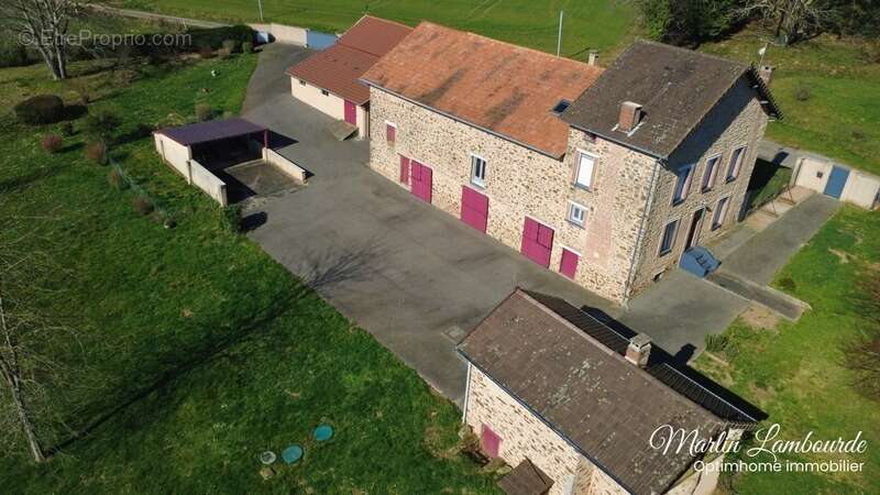 Maison à SAINT-LEONARD-DE-NOBLAT