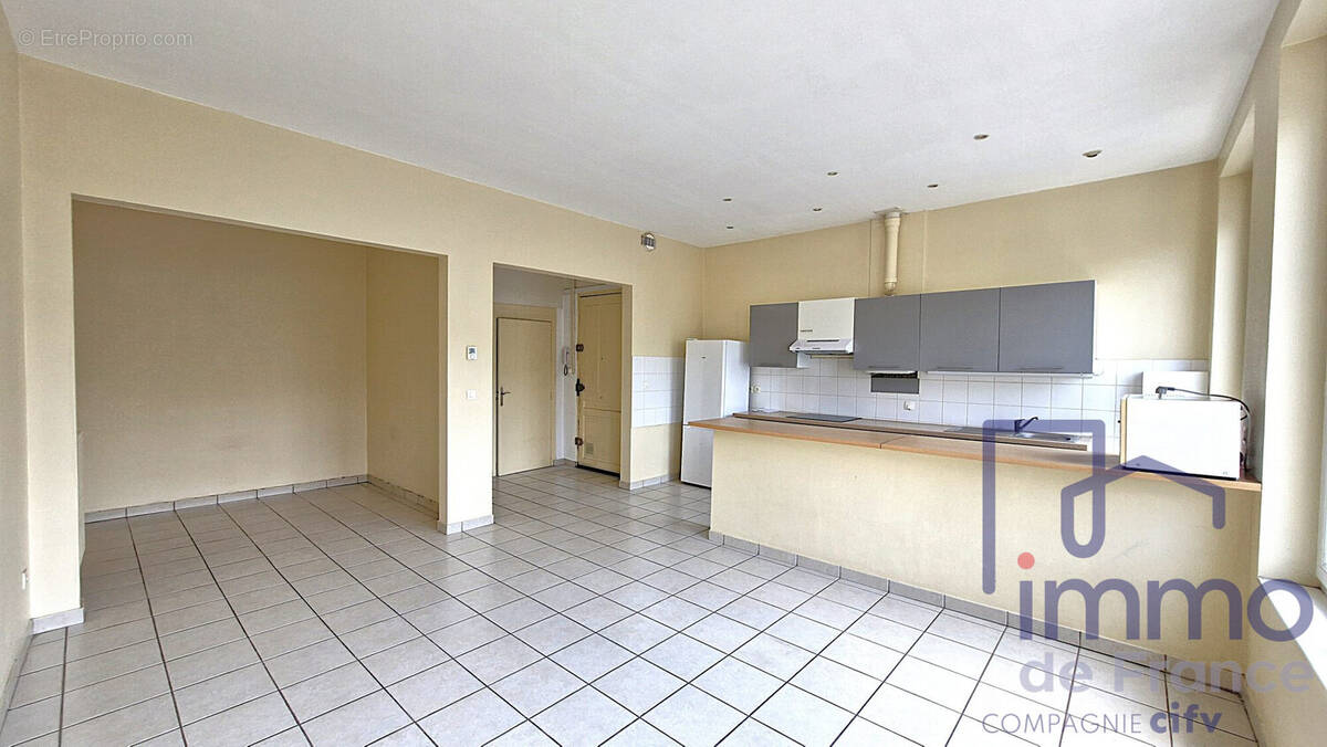 piece de vie  - Appartement à SAINT-ETIENNE