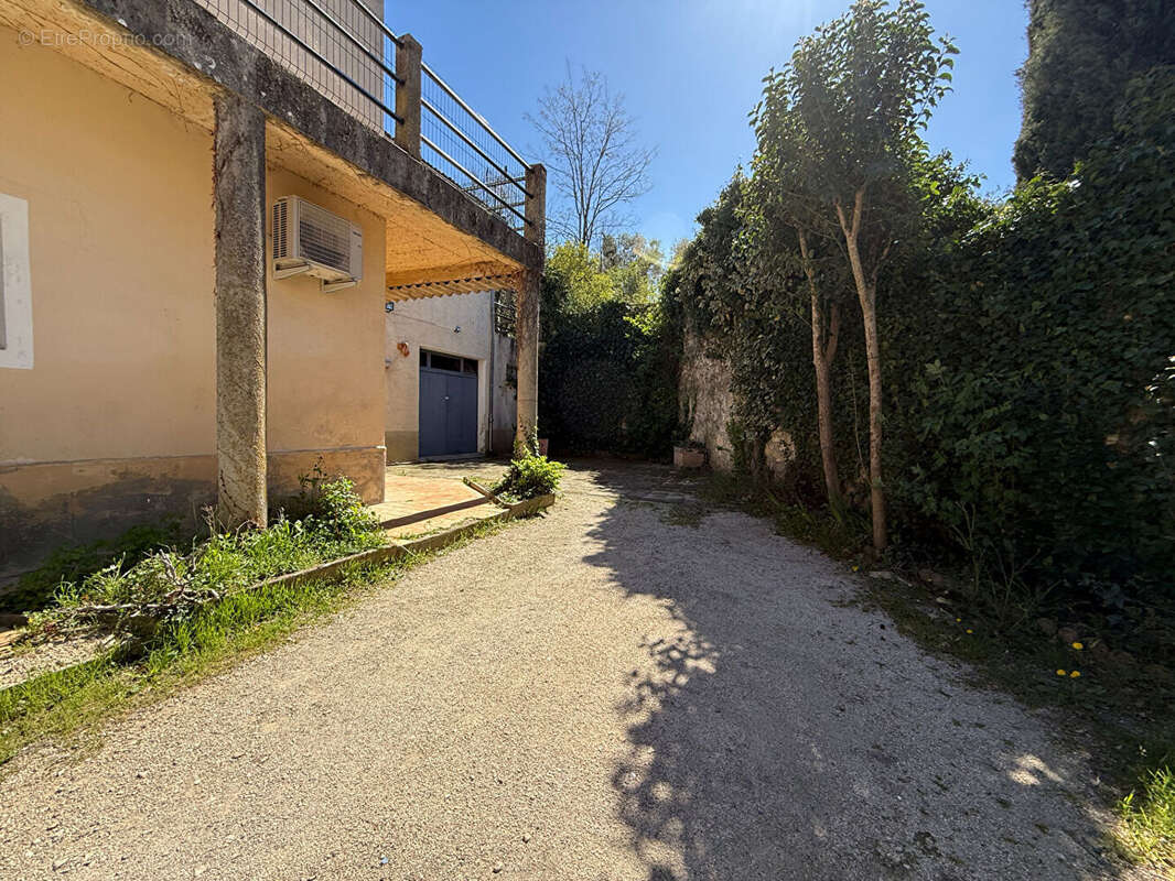 Maison à LA ROQUE-D'ANTHERON