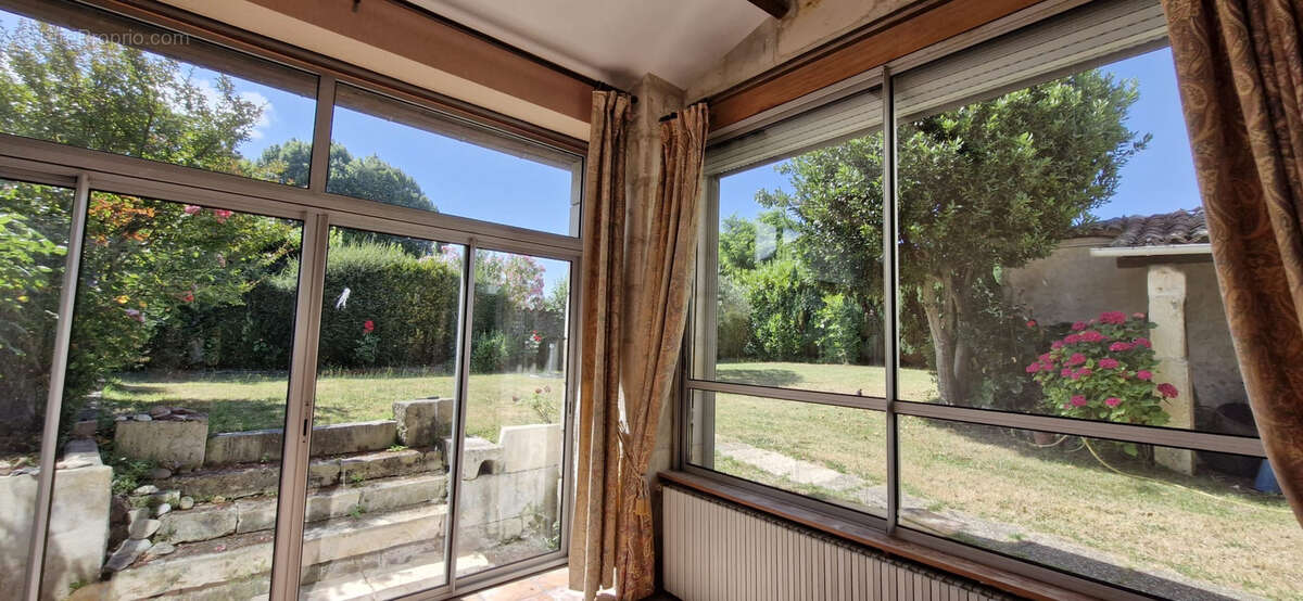 Maison à MORTAGNE-SUR-GIRONDE