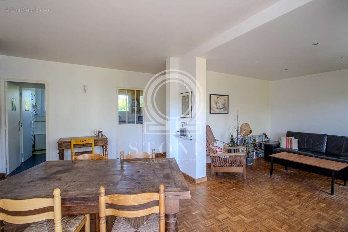 Appartement à LA CELLE-SAINT-CLOUD