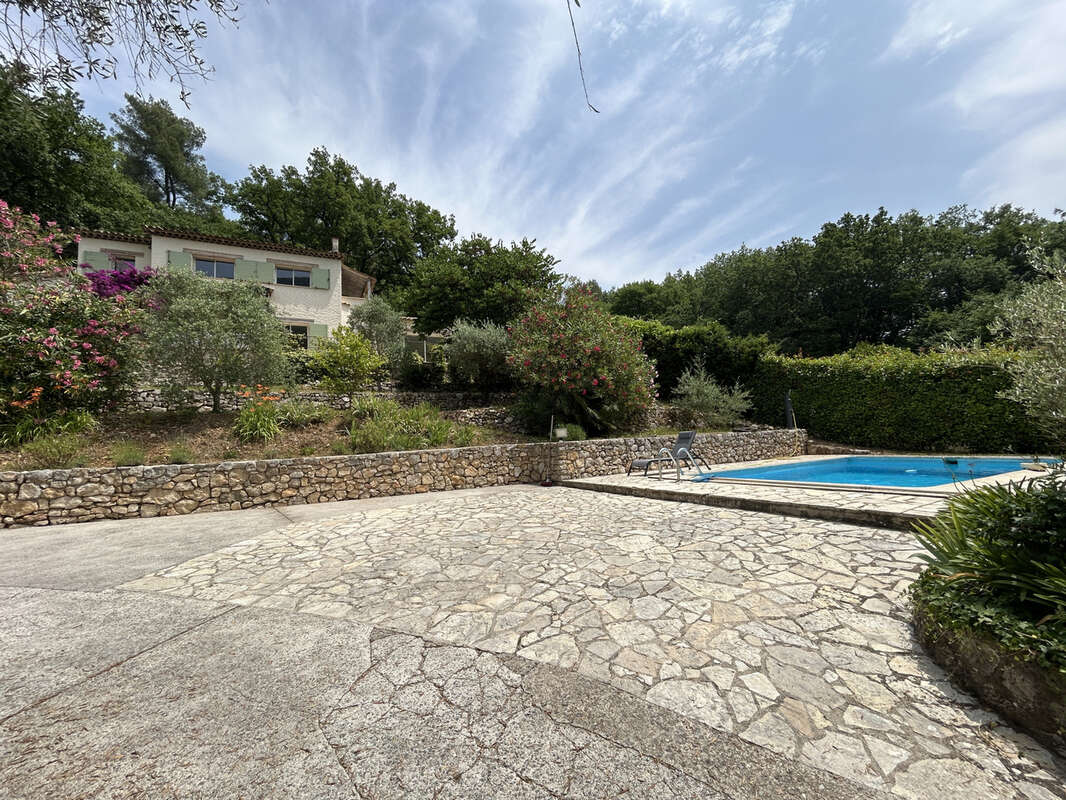 Maison à TOURRETTES-SUR-LOUP