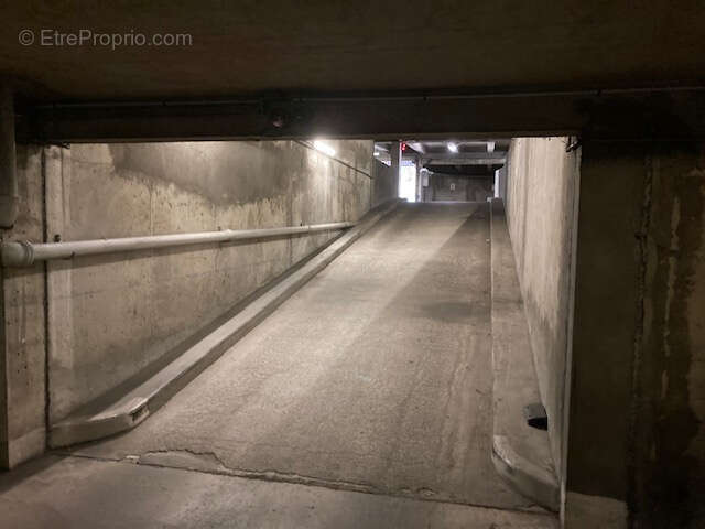 Parking à COURBEVOIE