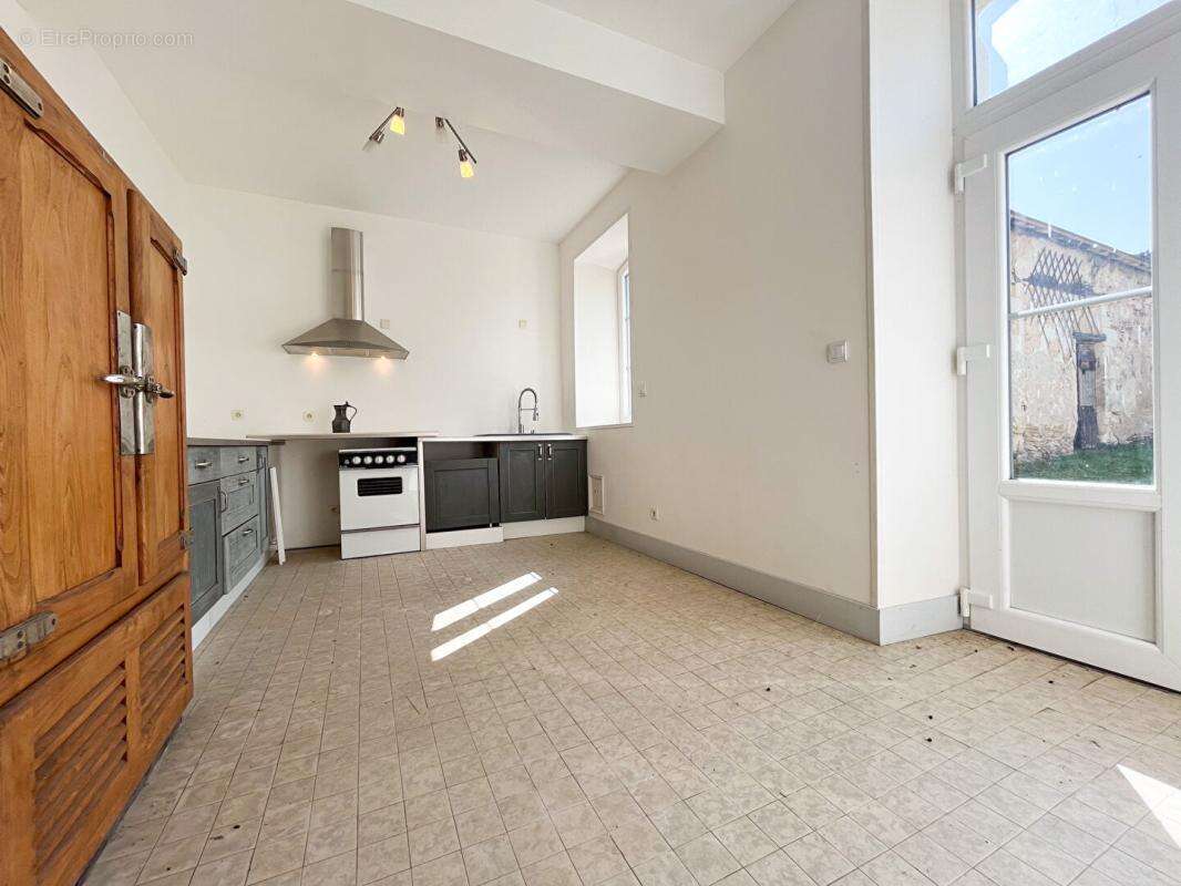 Maison Ecueille 7 pièce(s) 250 m2 - photo 7