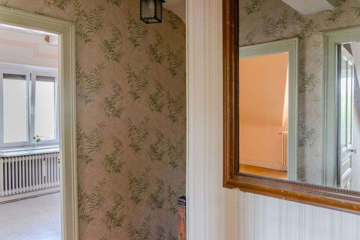 Agréable maison avec beau potentiel - photo 3