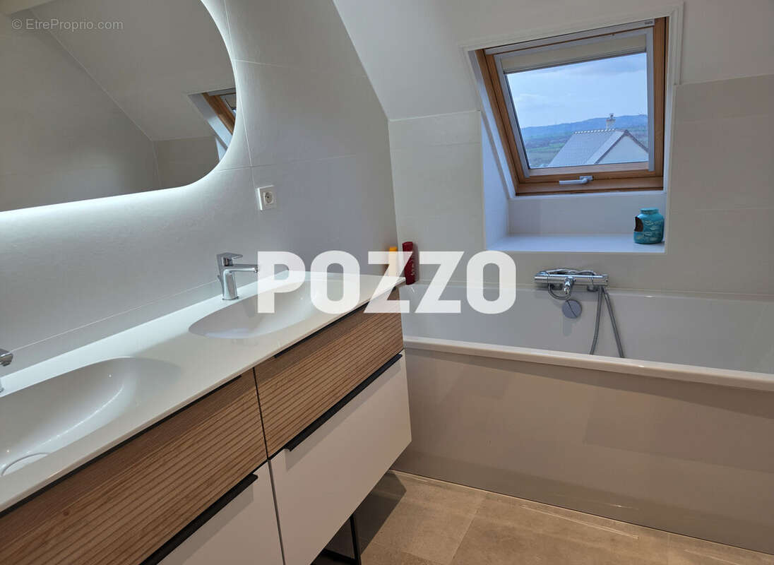 A VENDRE Maison de 250 m² Saint Martin- des- Besaces 14350. - photo 8