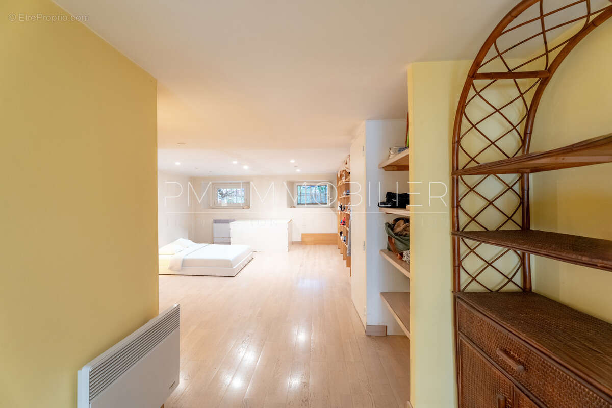 Appartement à MARSEILLE-1E