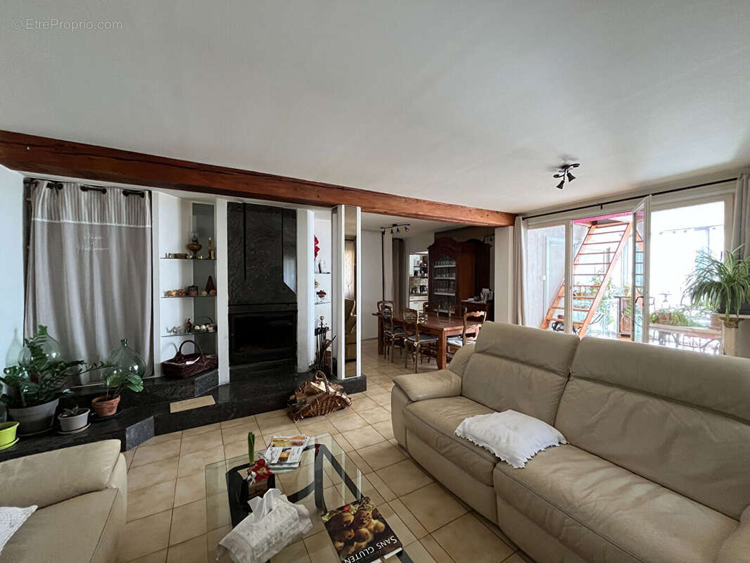 Appartement à CHATEAUNEUF-DE-GADAGNE