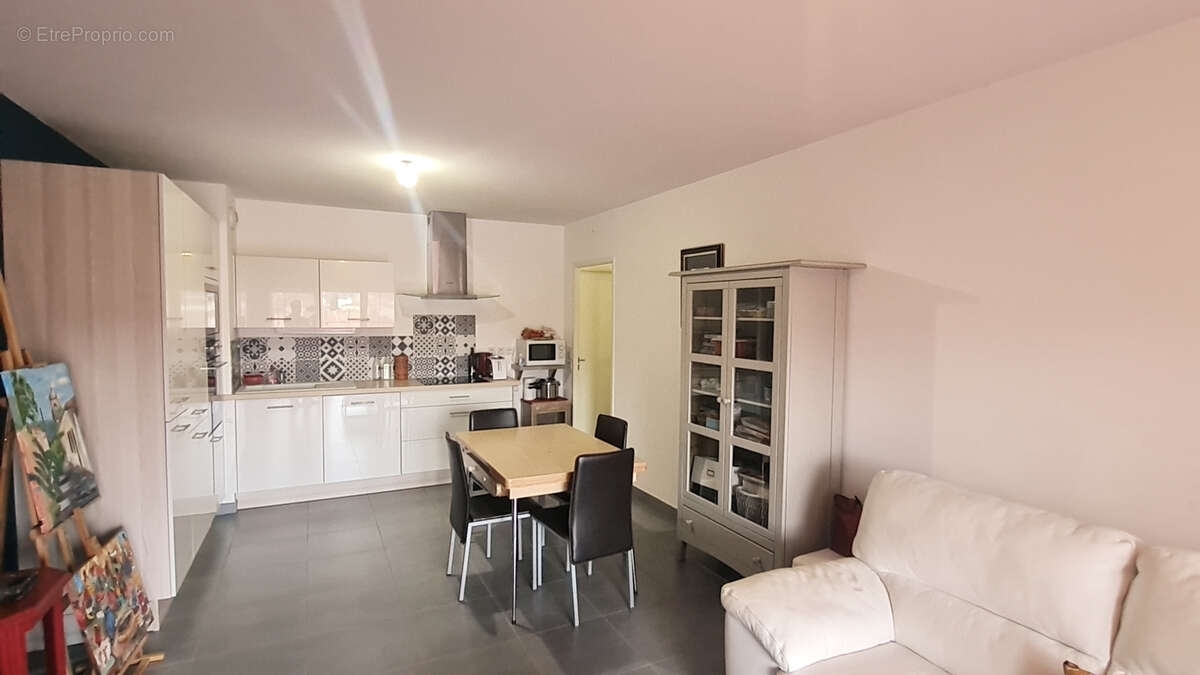  Appartement 3 pieces avec terrasse et stationnement. - photo 3