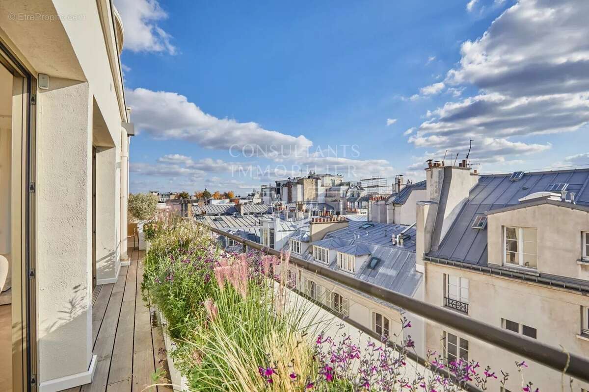 Appartement à PARIS-8E