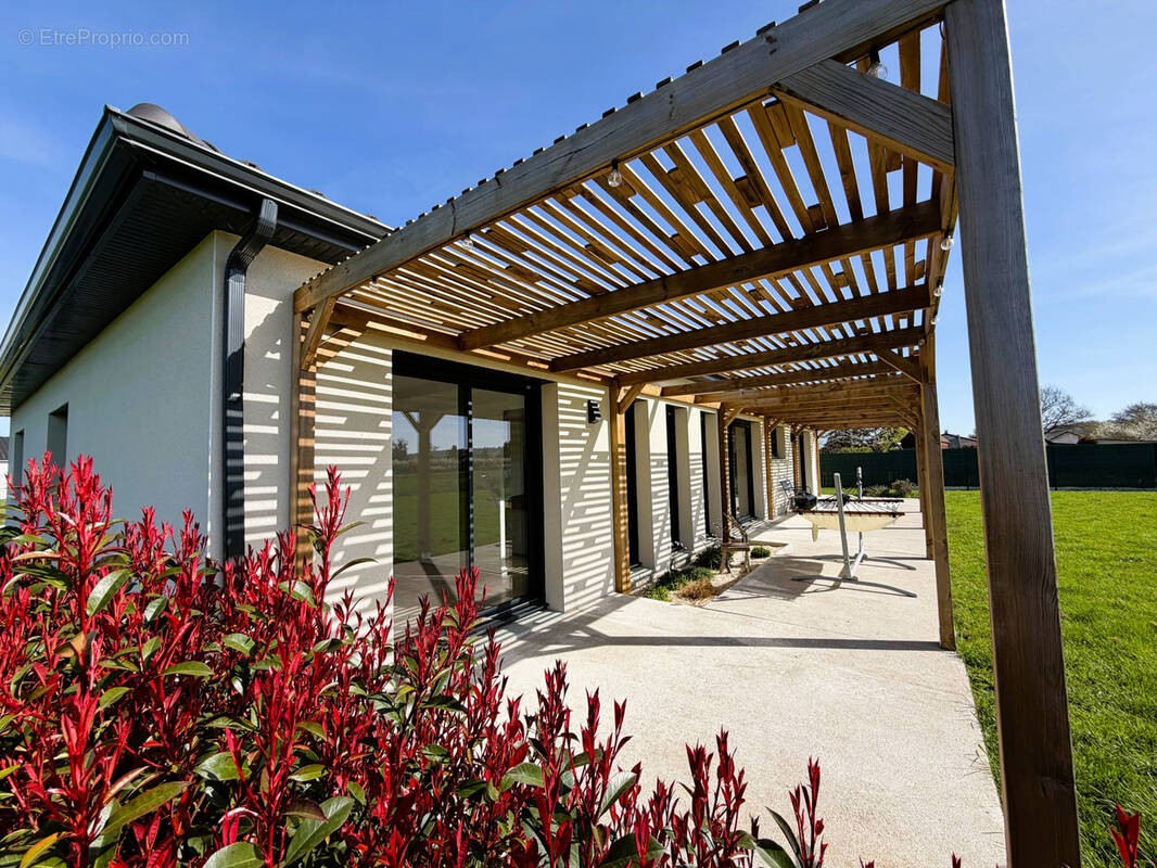 Maison à SAINT-REMY-EN-ROLLAT