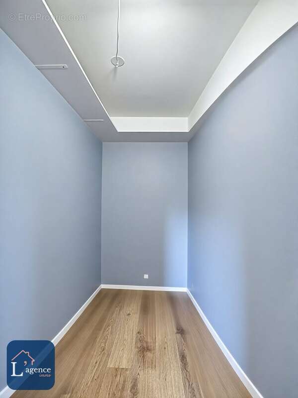 Appartement à PERON