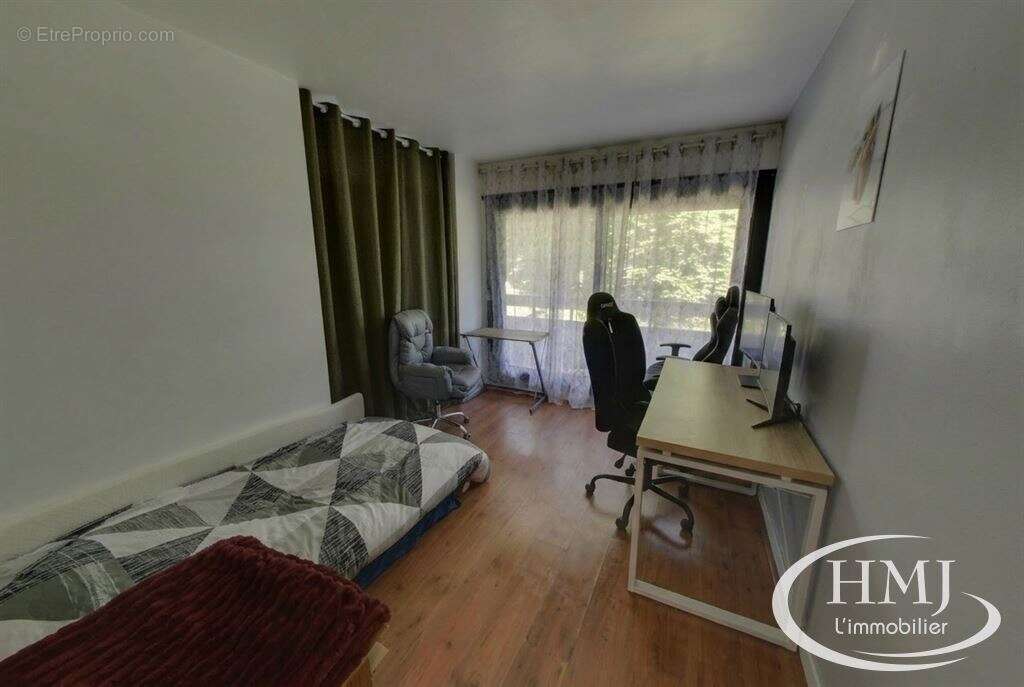 Appartement à LE COUDRAY-MONTCEAUX