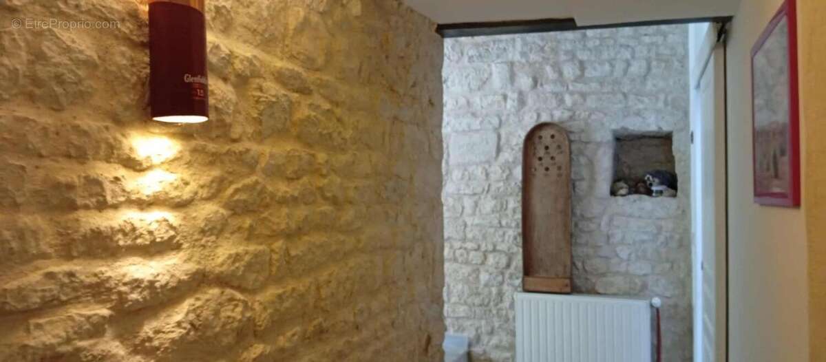 Vouillé – Maison de caractère 150 m² – Terrain arboré de 1100 m² – Coup de cœur assuré - photo 4