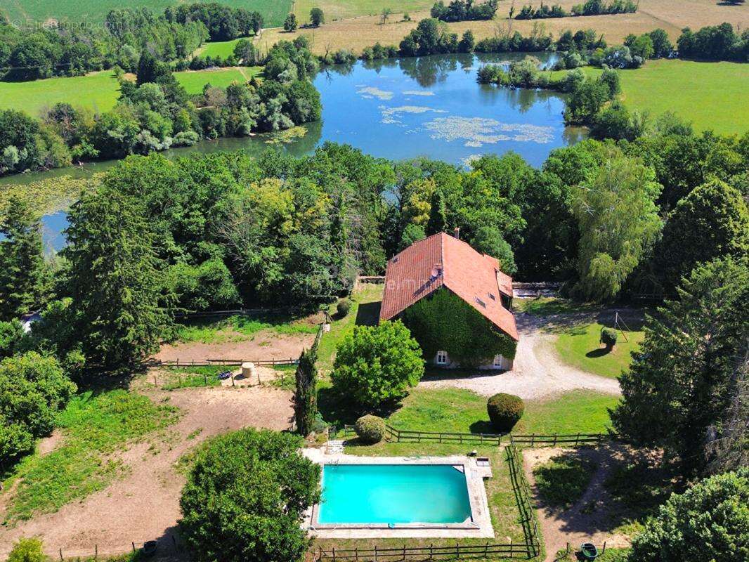 Maison de caractère avec piscine aux portes de Besançon - photo 3