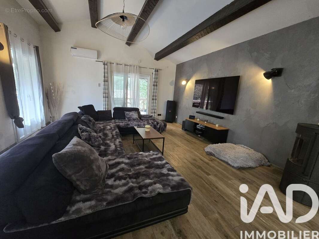 Photo 2 - Maison à LE REVEST-LES-EAUX