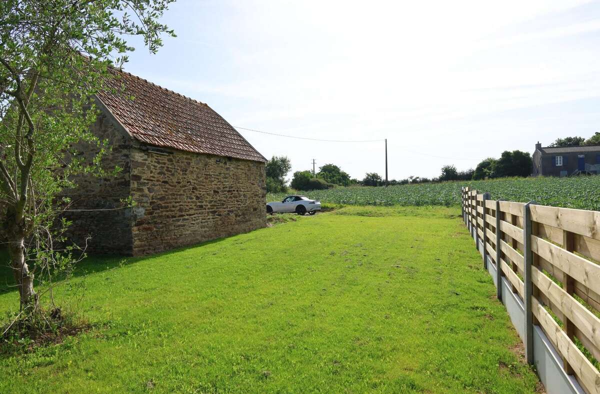 Maison 100 m² à Saint-Pol-De-Leon  - photo 4