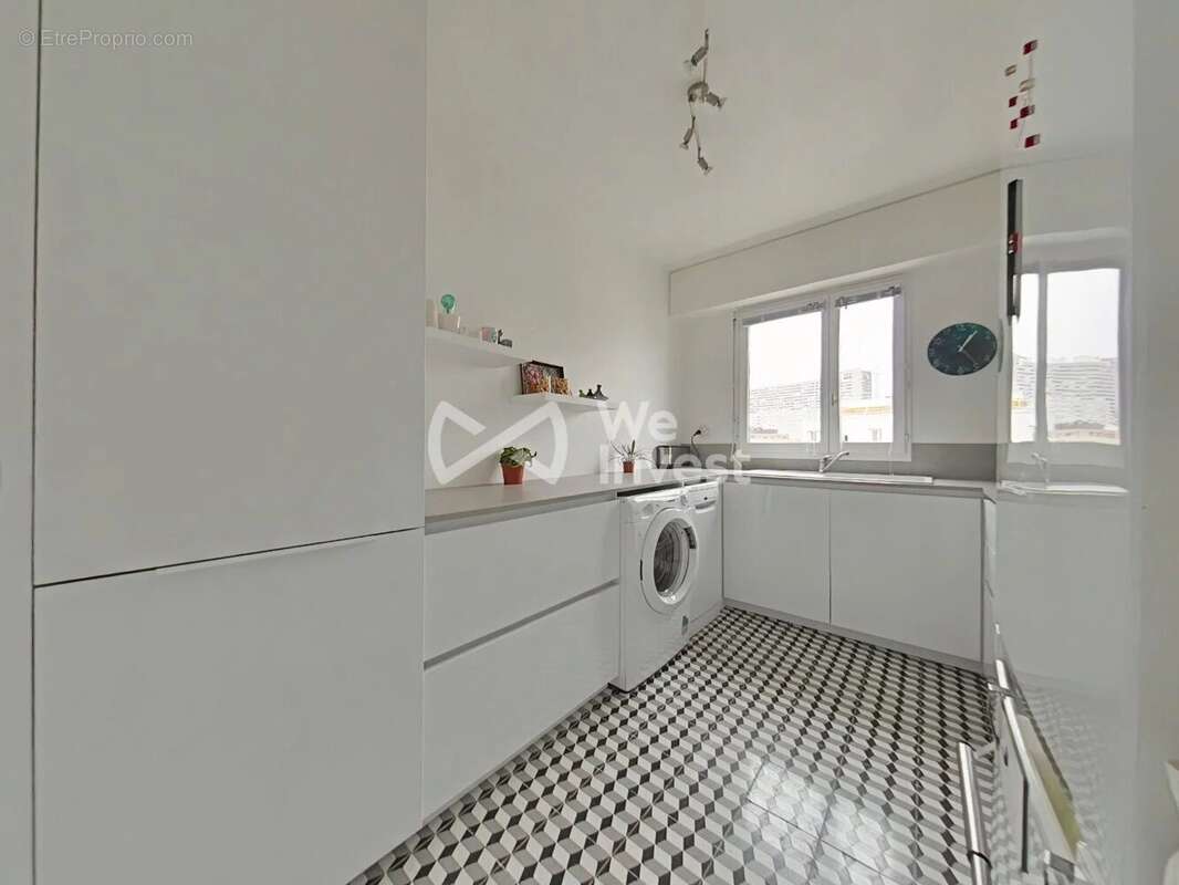 Appartement à COURBEVOIE