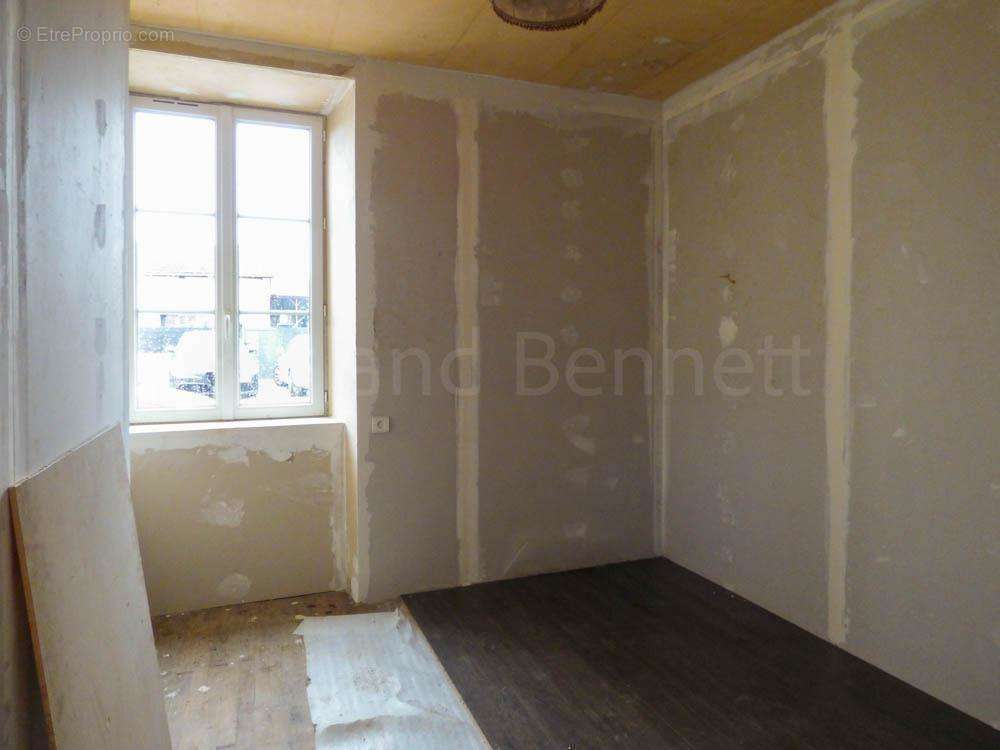 Maison à CHEF-BOUTONNE