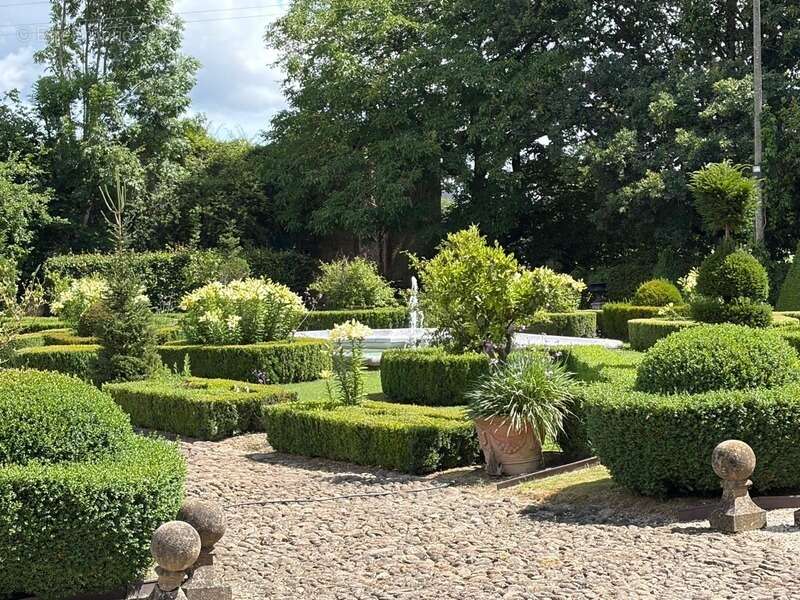ELEGANT CHATEAU XVIIIs, sans travaux, sur 1 hectare clos de murs, jardin paysagé, chapelle, orangerie, dépendances, pour famille - photo 18
