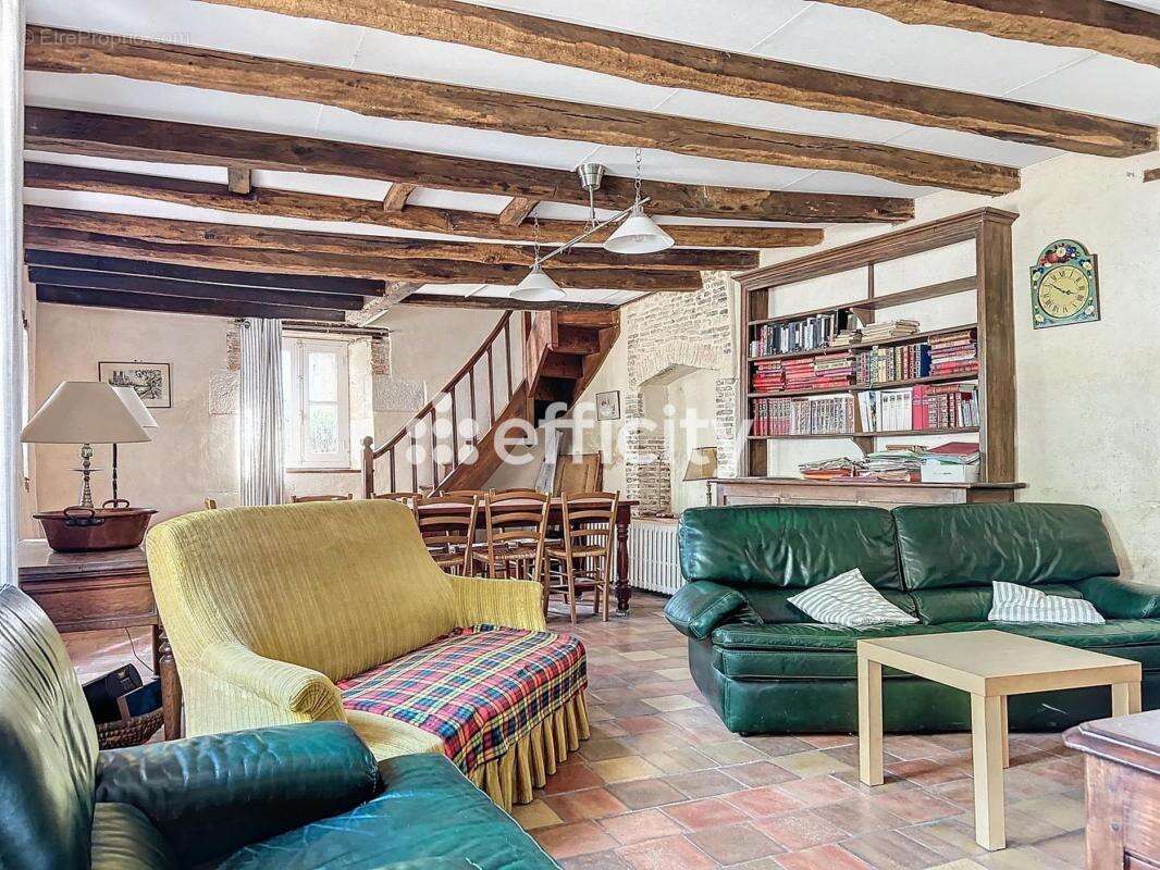 Maison à LATILLE