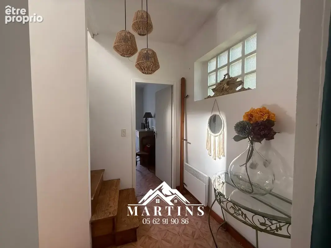 EXCLUSIVITE / ARGELES-GAZOST - Centre-ville - Maison édifiée sur 3 niveaux de 135m2 habitables + jardinet. - photo 10