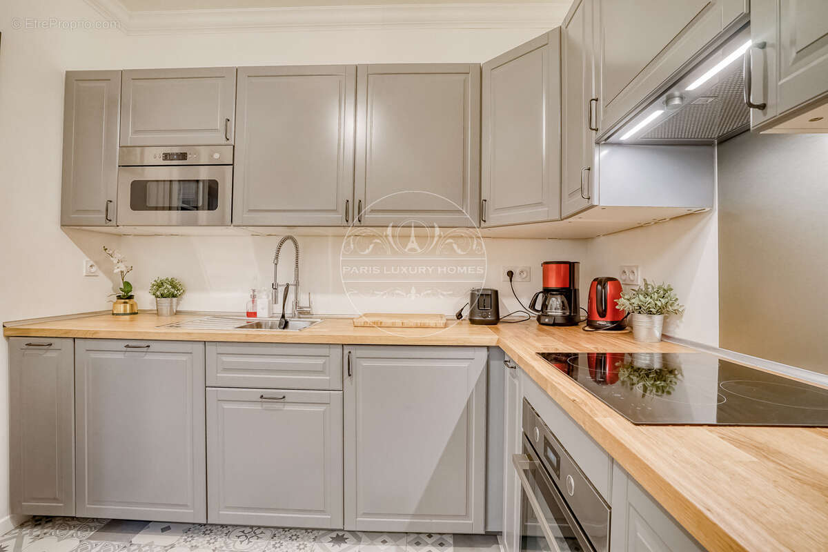 Appartement à PARIS-1E