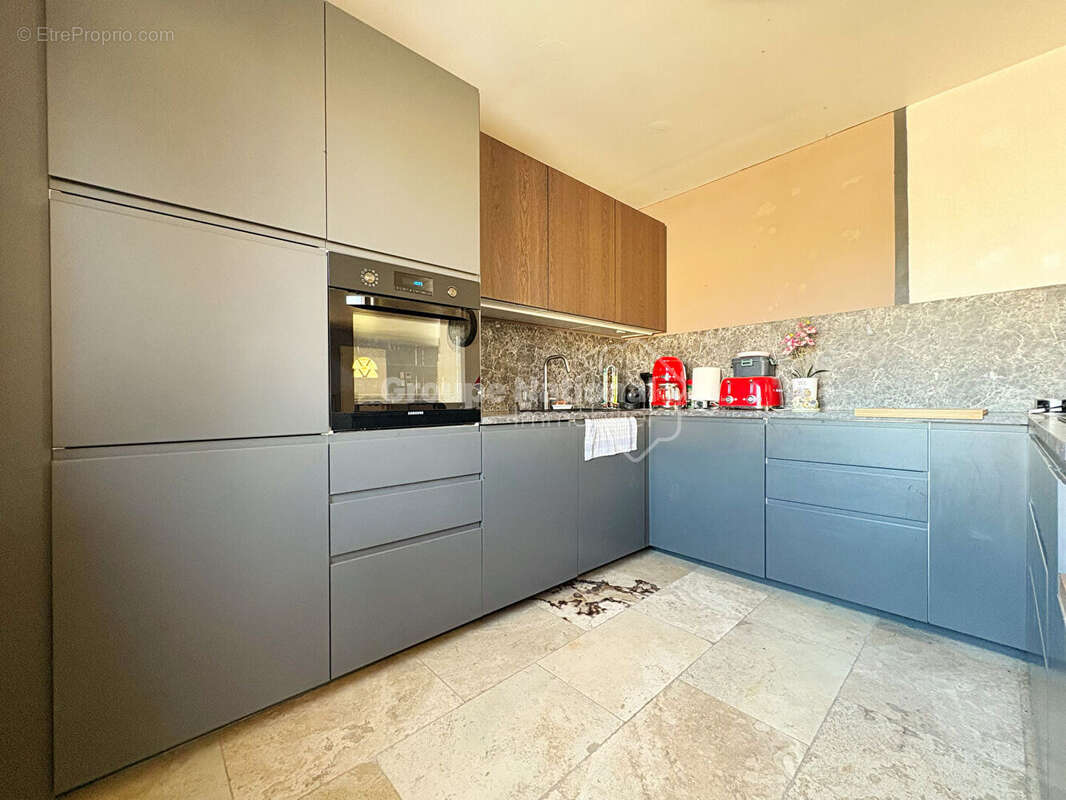Exclusivité à Salon de Provence : Superbe maison 6 pièces avec piscine au quartier Bel-Air - La Crau - photo 8