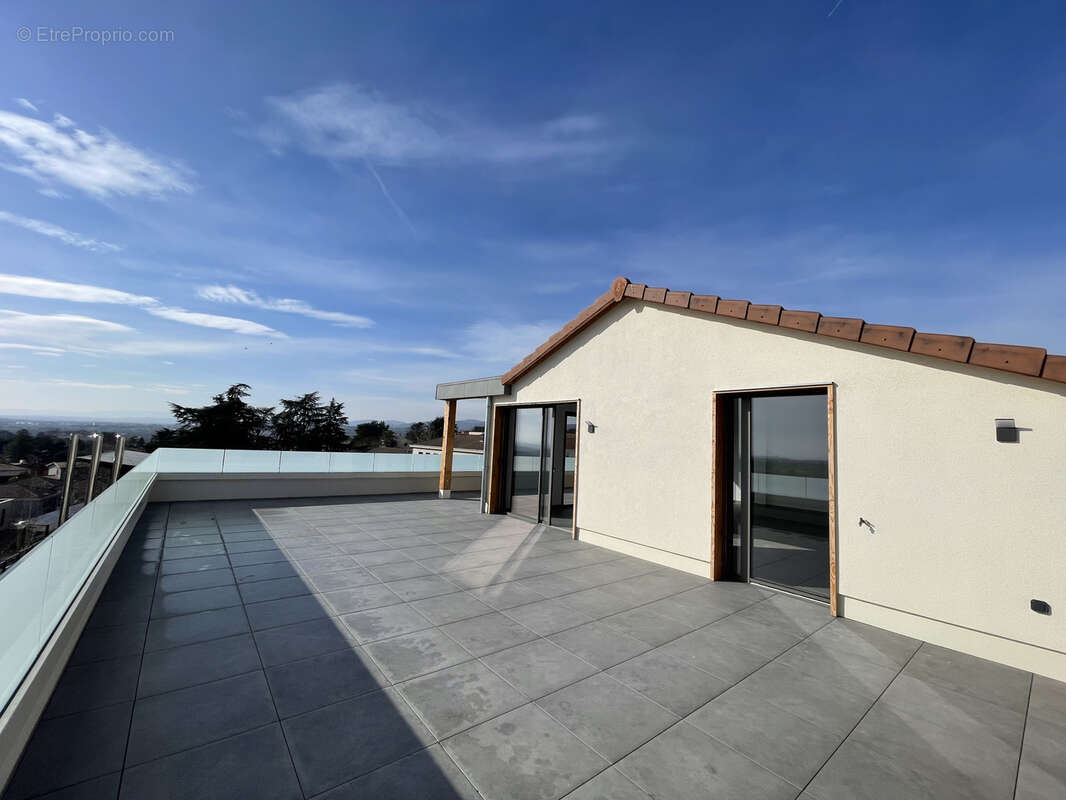 Appartement à LA TOUR-DE-SALVAGNY