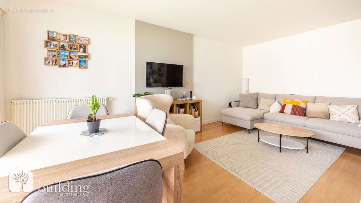 Appartement à COURBEVOIE