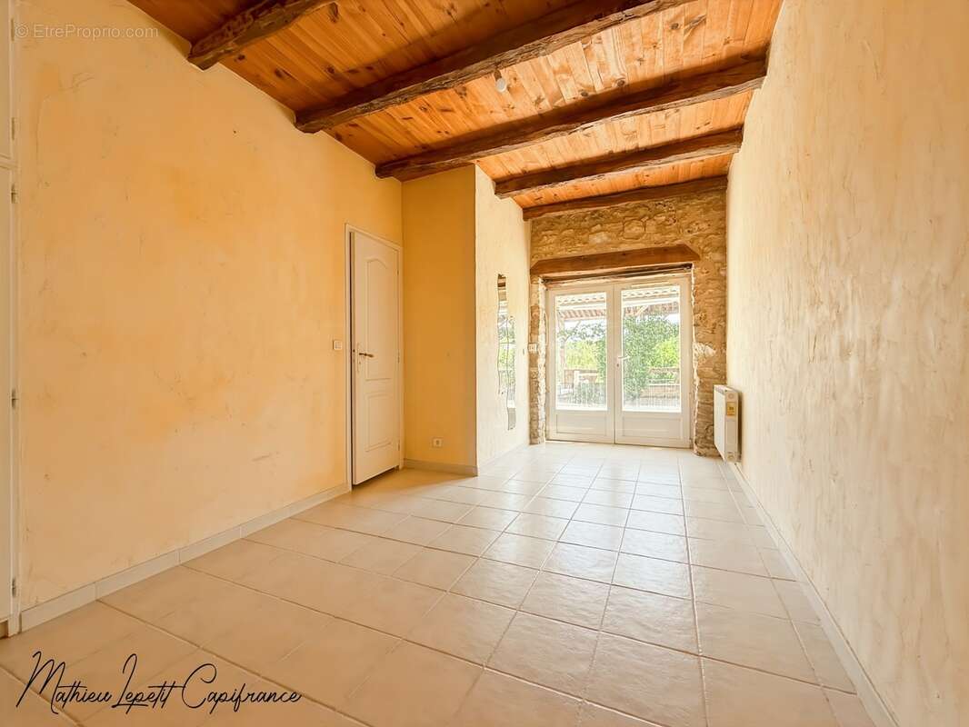 Aux portes de Périgueux – Authentique longère en pierre du XIXᵉ siècle 210 M²- T7 – DPE B – Terrain clos de 1,14 hectare-dépenda - photo 18