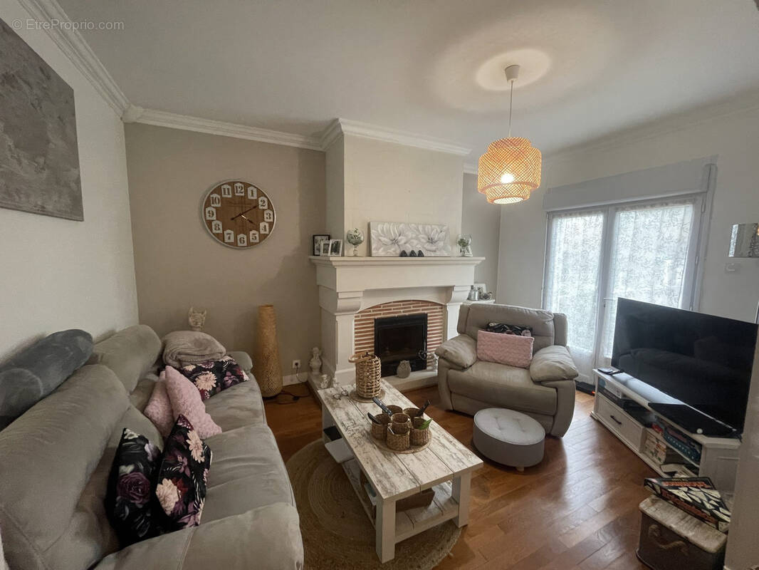 Maison à SAINT-ASTIER