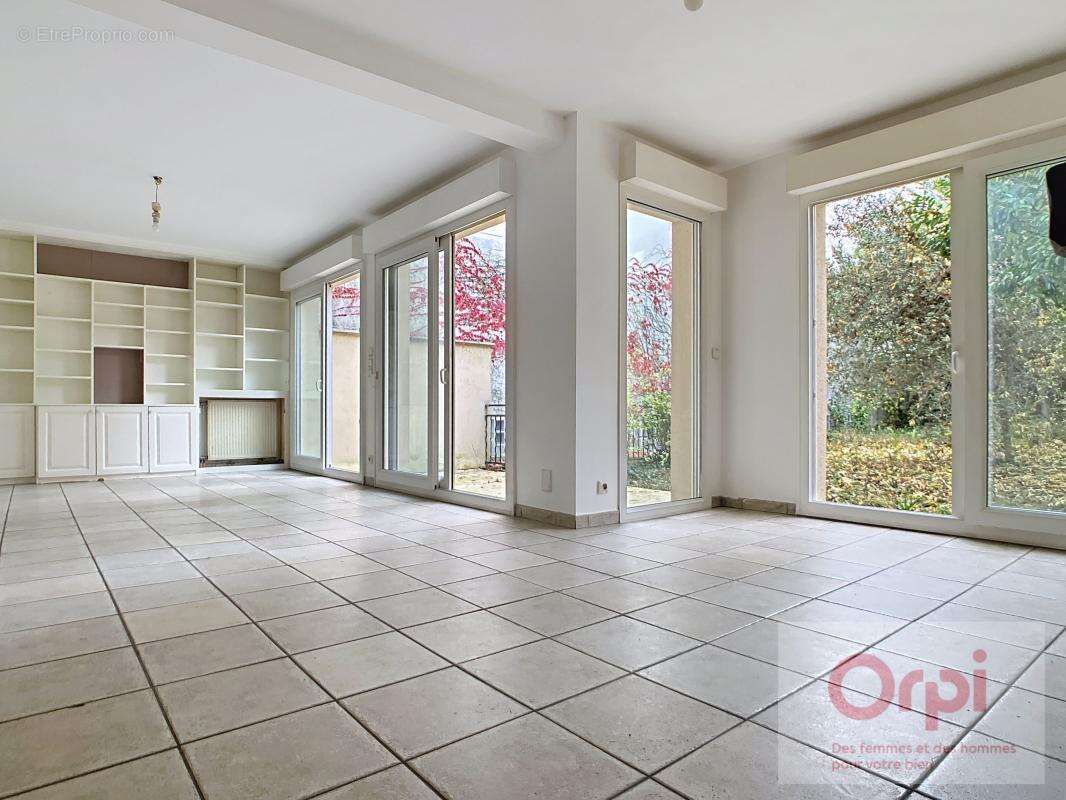 Maison à ISSY-LES-MOULINEAUX