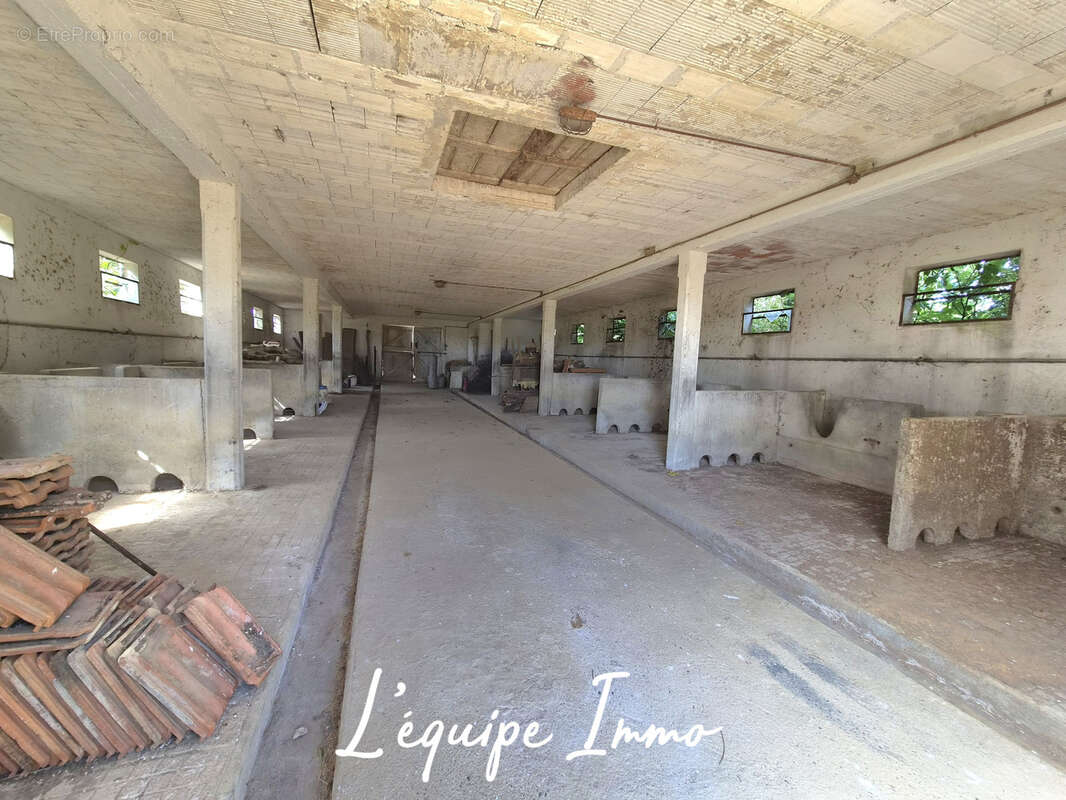 Ancienne étable et grange à réhabiliter avec CU et permis de construire - photo 3