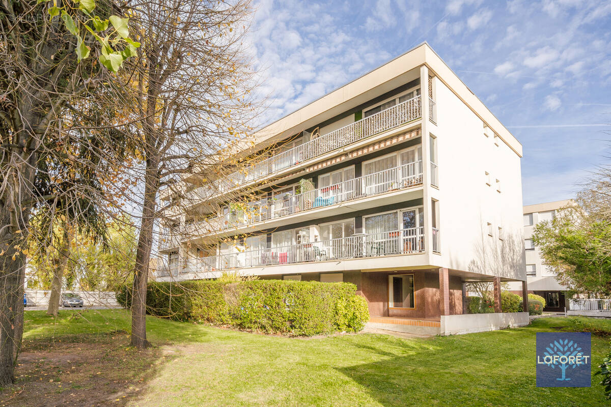 Appartement à LES PAVILLONS-SOUS-BOIS