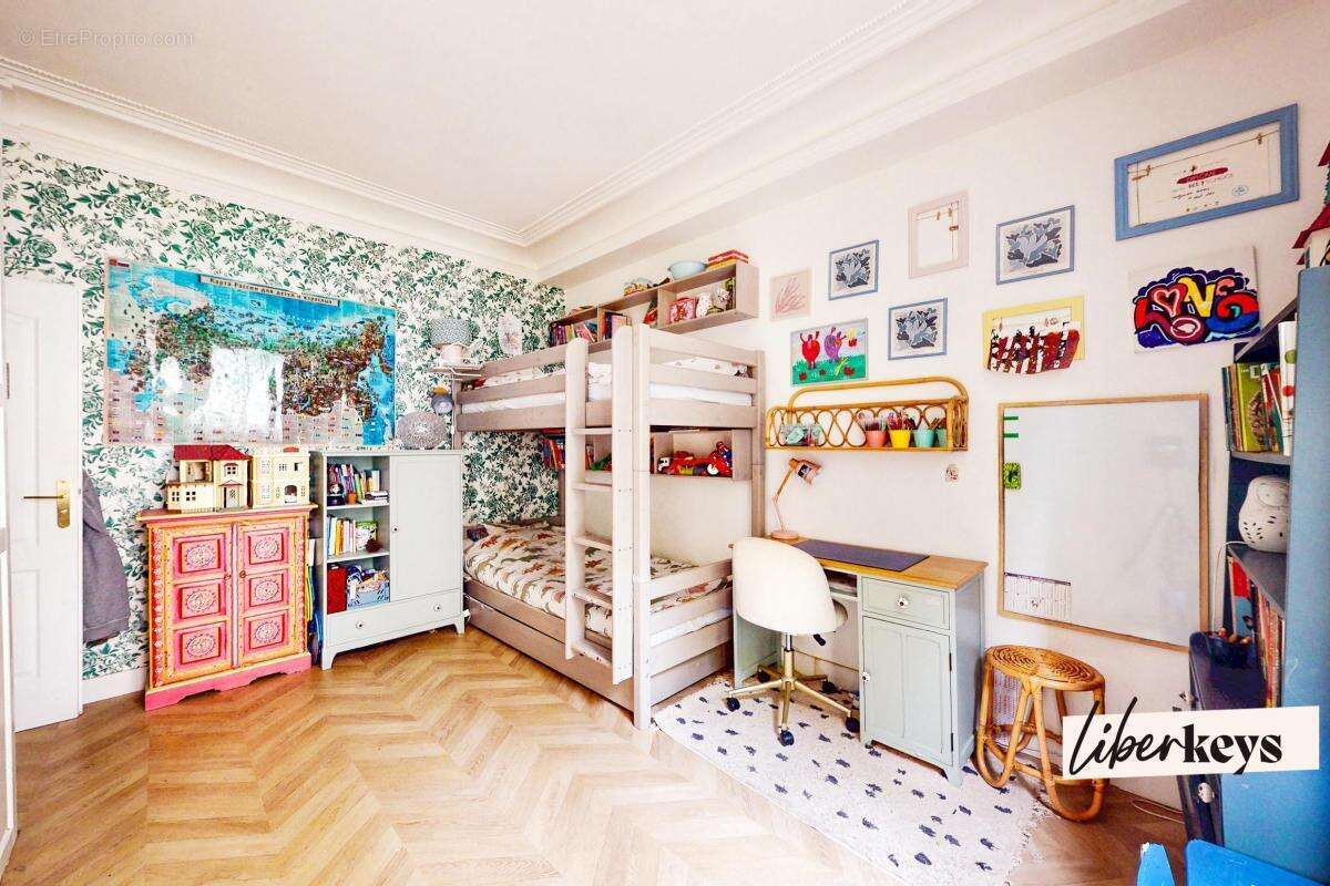 Appartement à NEUILLY-SUR-SEINE