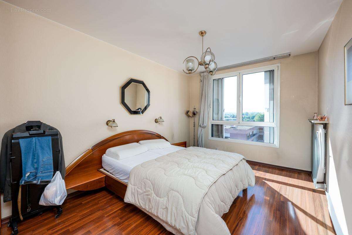 Appartement 5 pièces - 110 m² - balcon - boxes et parking sous-sol - photo 8