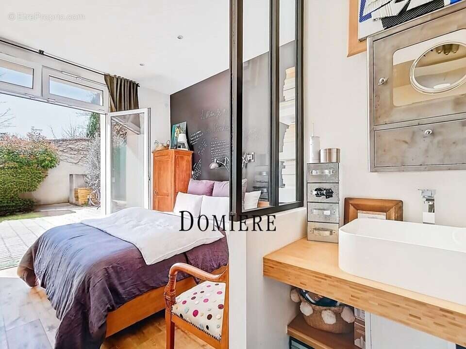 Appartement à COURBEVOIE