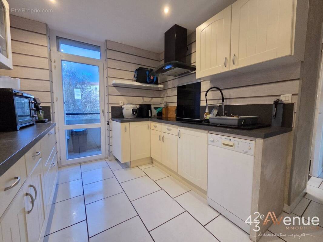 Appartement à SAINT-ETIENNE